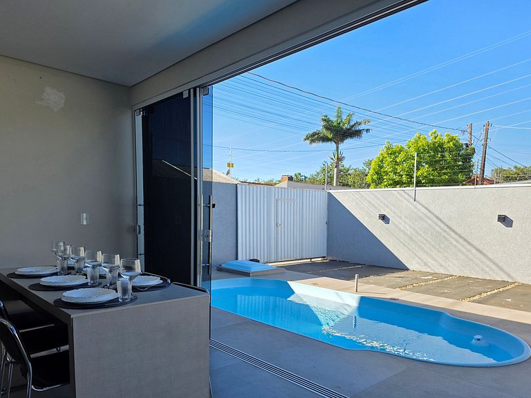 Casa nova com piscina 3 quartos 10 min Centro