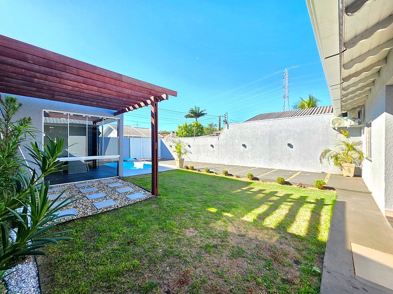 Casa nova com piscina 3 quartos 10 min Centro