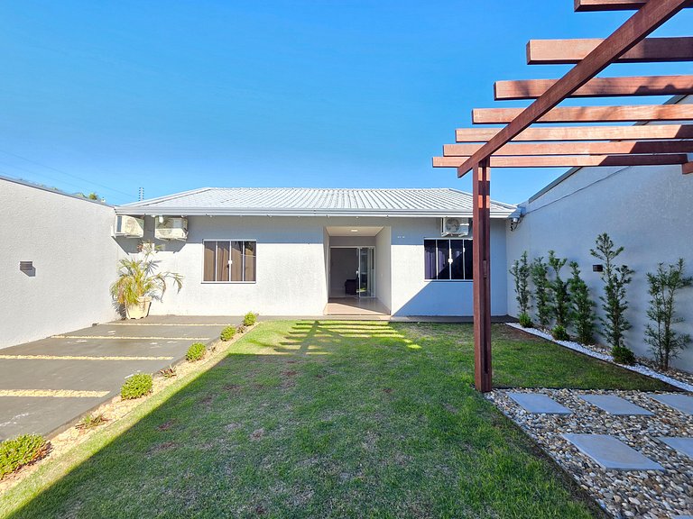 Casa nova com piscina 3 quartos 10 min Centro
