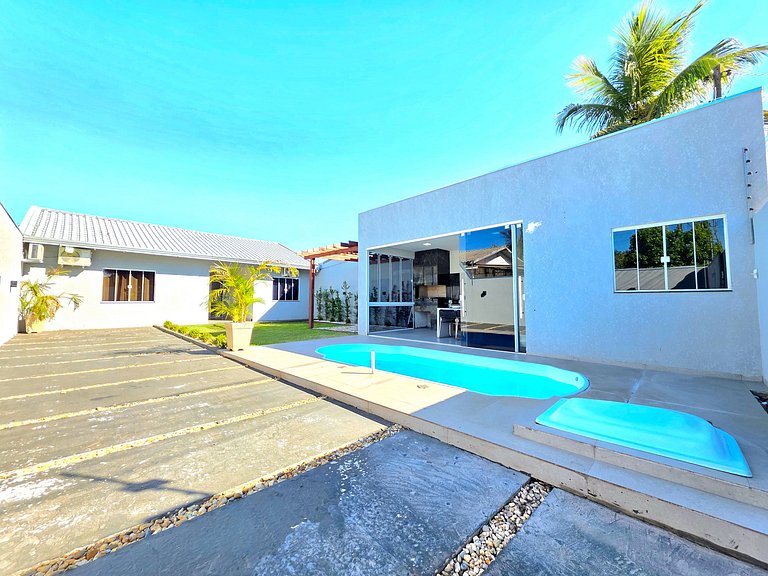 Casa nova com piscina 3 quartos 10 min Centro