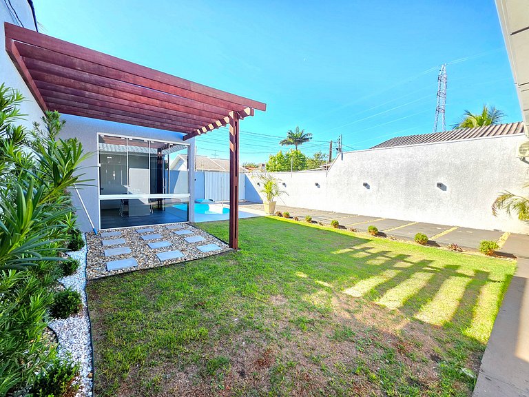 Casa nova com piscina 3 quartos 10 min Centro