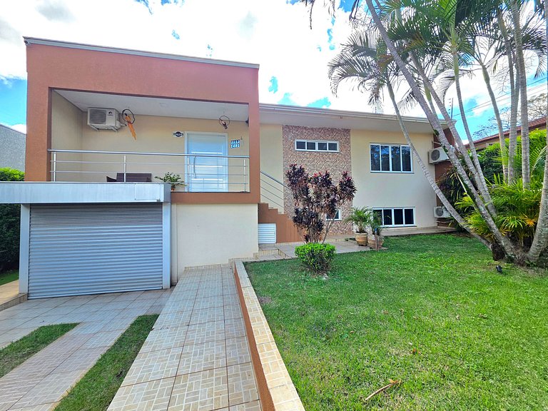 Casa Ampla 4 Quartos 10 min Paraguai e Centro