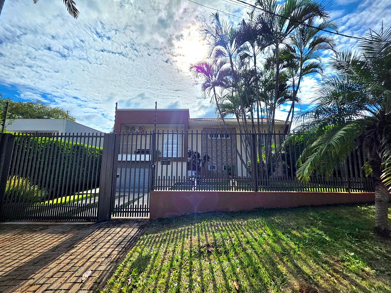 Casa Ampla 4 Quartos 10 min Paraguai e Centro