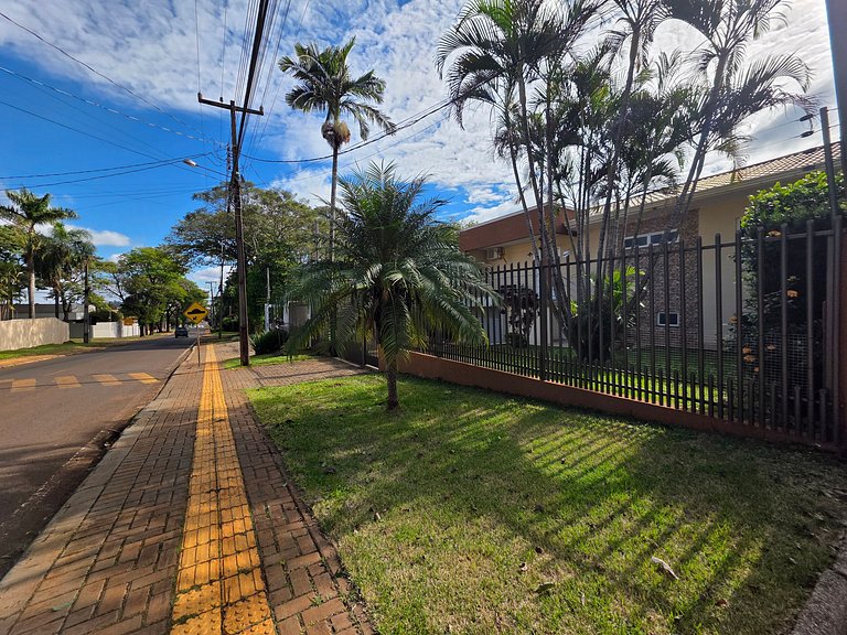 Casa Ampla 4 Quartos 10 min Paraguai e Centro