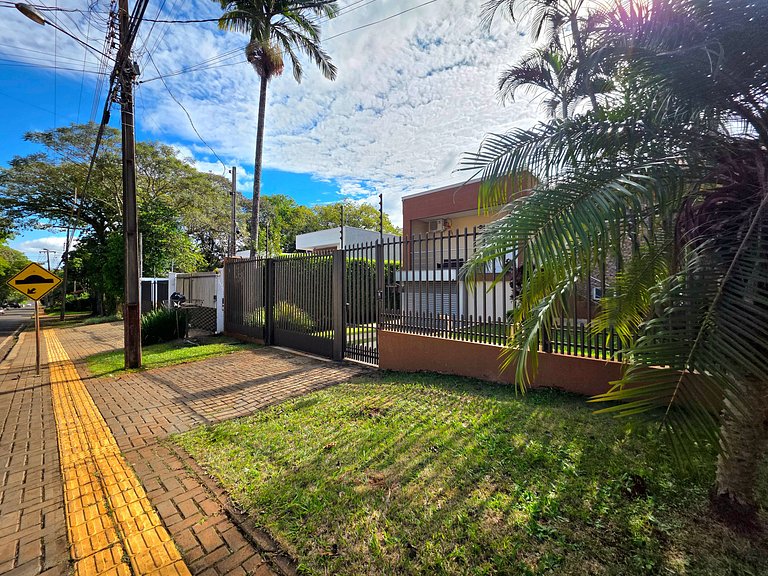Casa Ampla 4 Quartos 10 min Paraguai e Centro