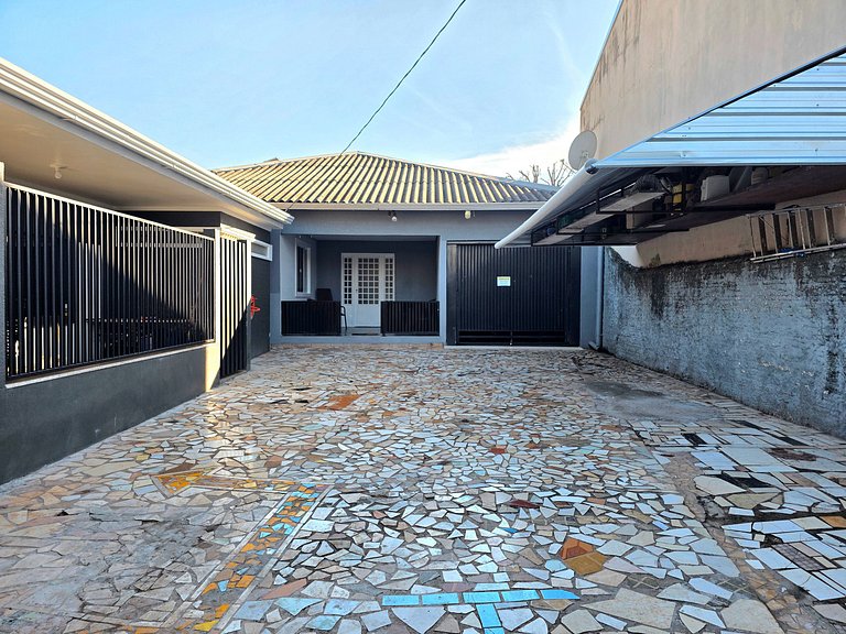 Casa em rua tranquila 4 quartos 5 min Centro