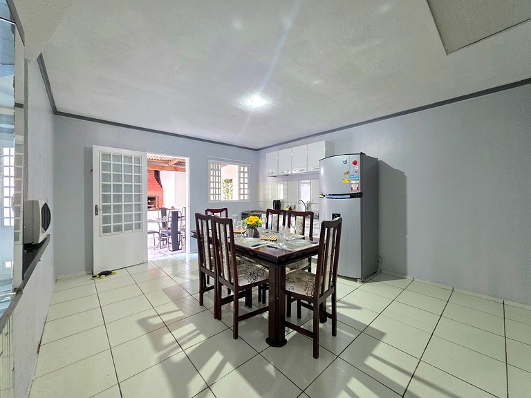 Casa em rua tranquila 4 quartos 5 min Centro