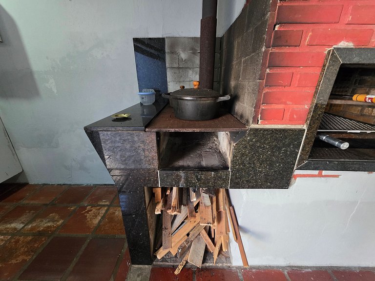 Casa em rua tranquila 4 quartos 5 min Centro