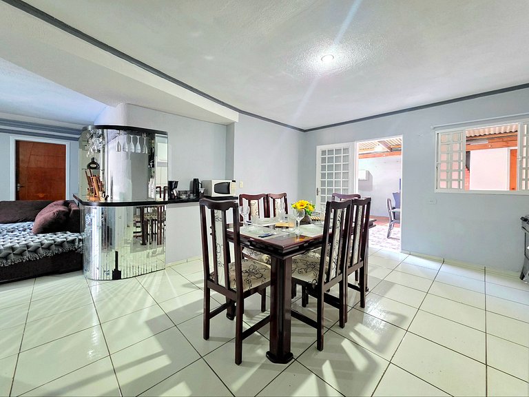 Casa em rua tranquila 4 quartos 5 min Centro