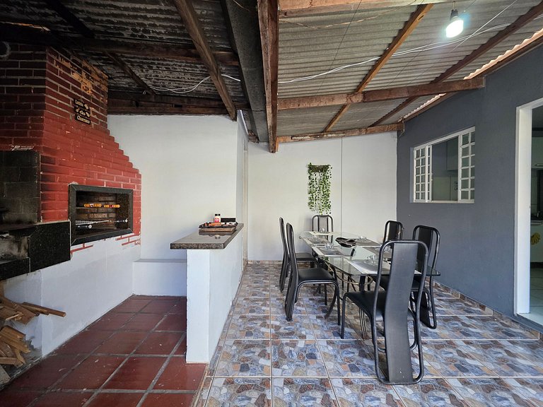 Casa em rua tranquila 4 quartos 5 min Centro
