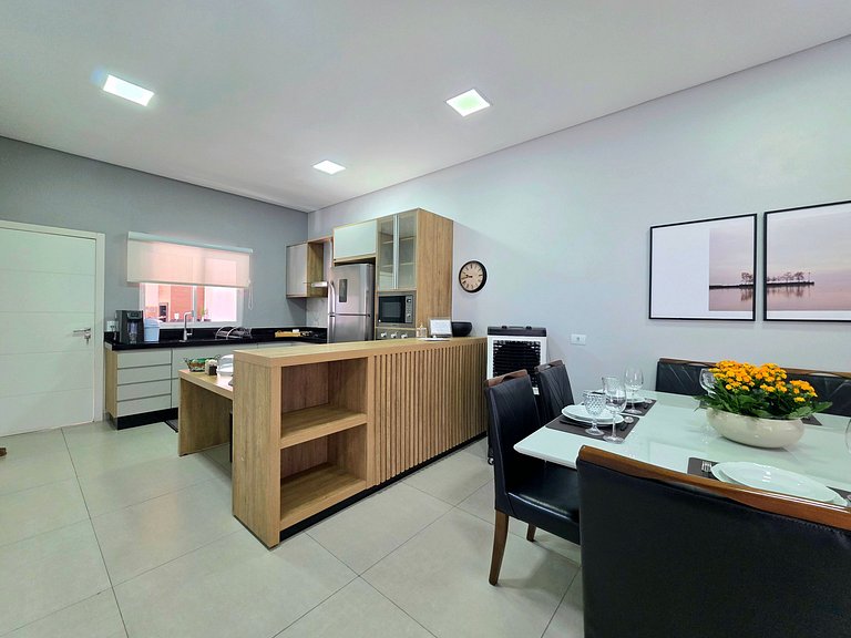 Casa 3 Suítes Excelente área de Lazer Vila A