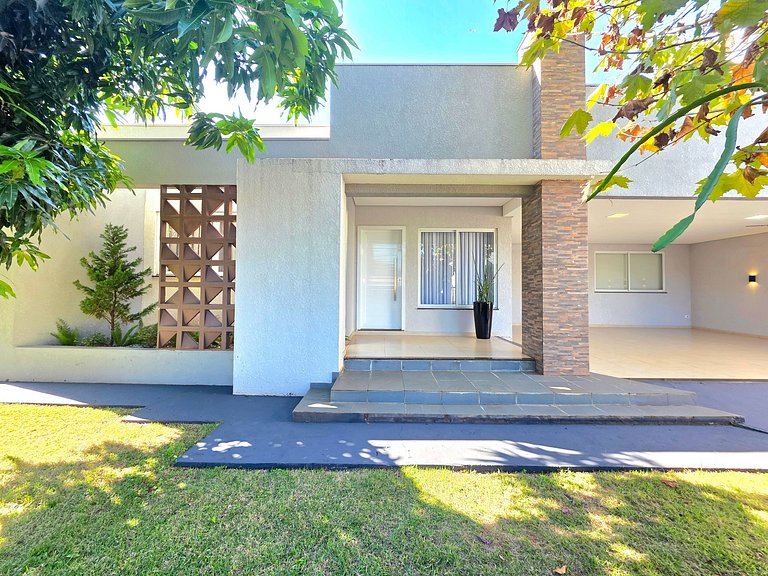 Casa 3 Suítes Excelente área de Lazer Vila A