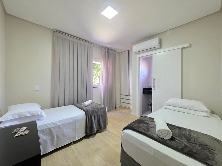 Casa 3 Suítes Excelente área de Lazer Vila A