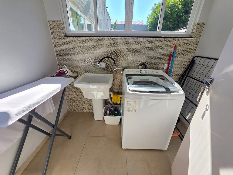 Casa 3 Suítes Excelente área de Lazer Vila A