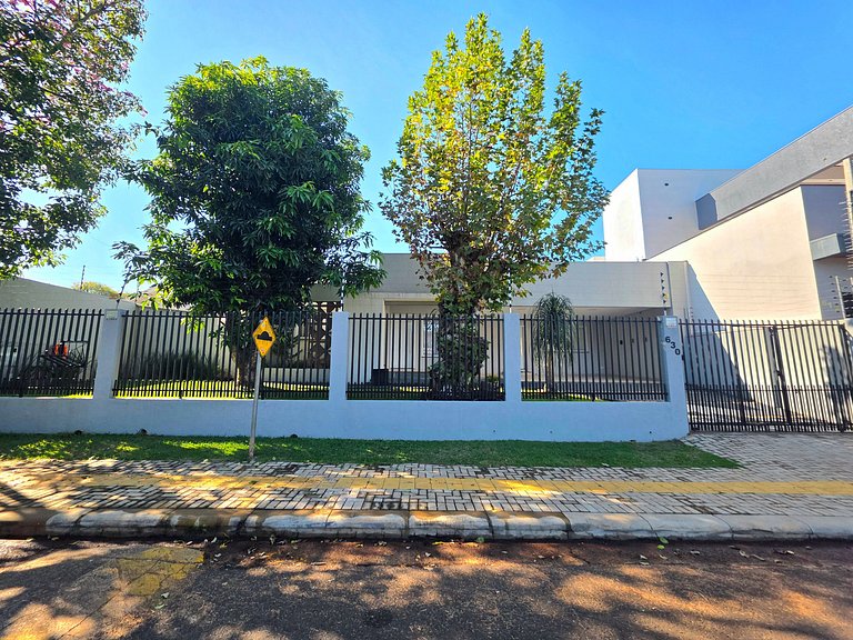 Casa 3 Suítes Excelente área de Lazer Vila A