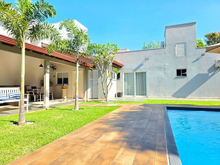 Casa 3 Suítes Excelente área de Lazer Vila A