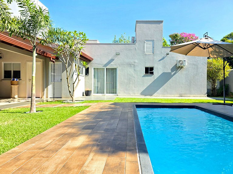 Casa 3 Suítes Excelente área de Lazer Vila A