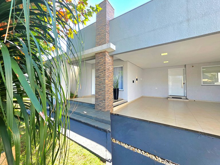 Casa 3 Suítes Excelente área de Lazer Vila A