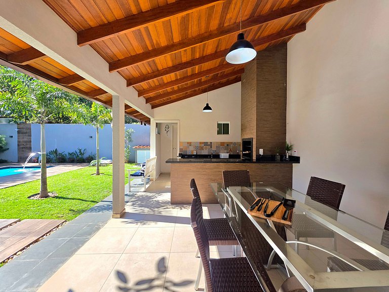 Casa 3 Suítes Excelente área de Lazer Vila A