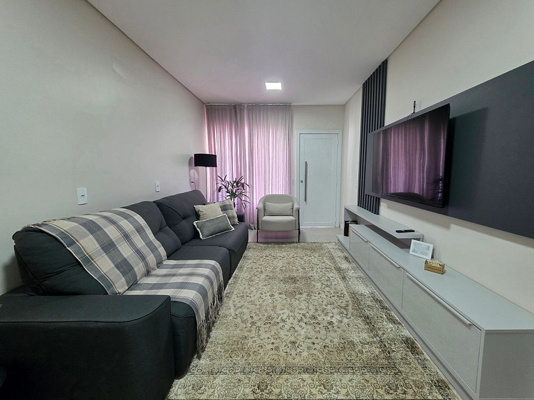 Casa 3 Suítes Excelente área de Lazer Vila A