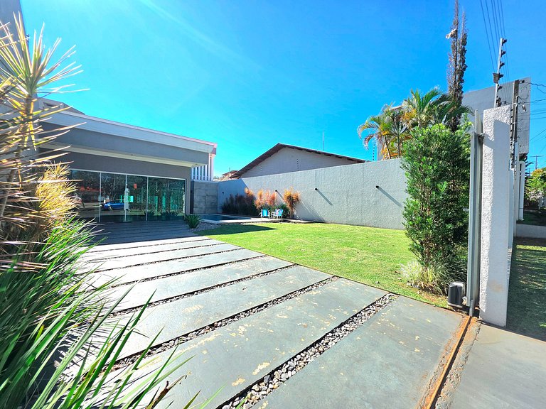 Casa 3 Suítes Lazer piscina e sinuca prox Centro