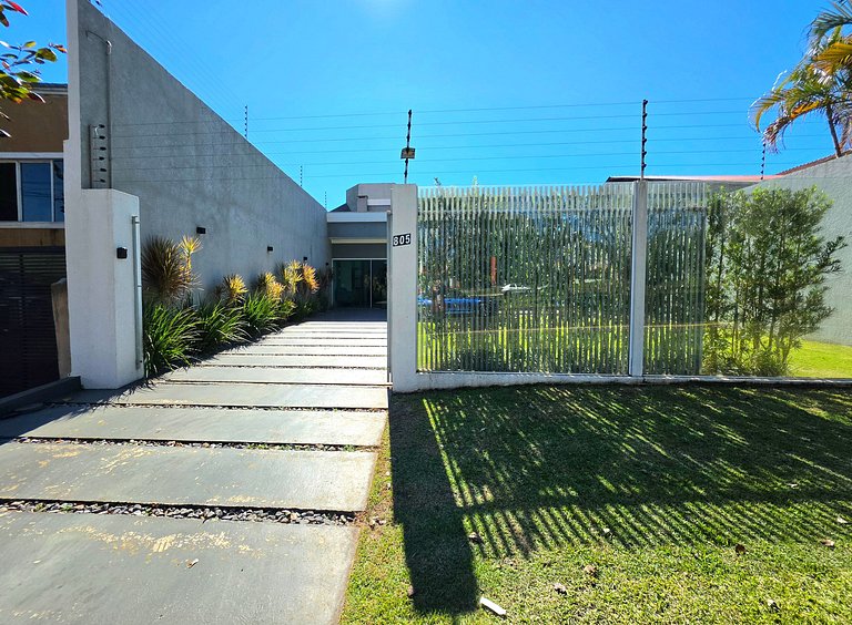 Casa 3 Suítes Lazer piscina e sinuca prox Centro