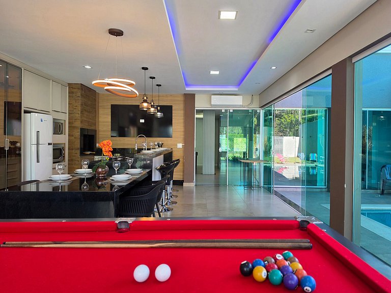 Casa 3 Suítes Lazer piscina e sinuca prox Centro