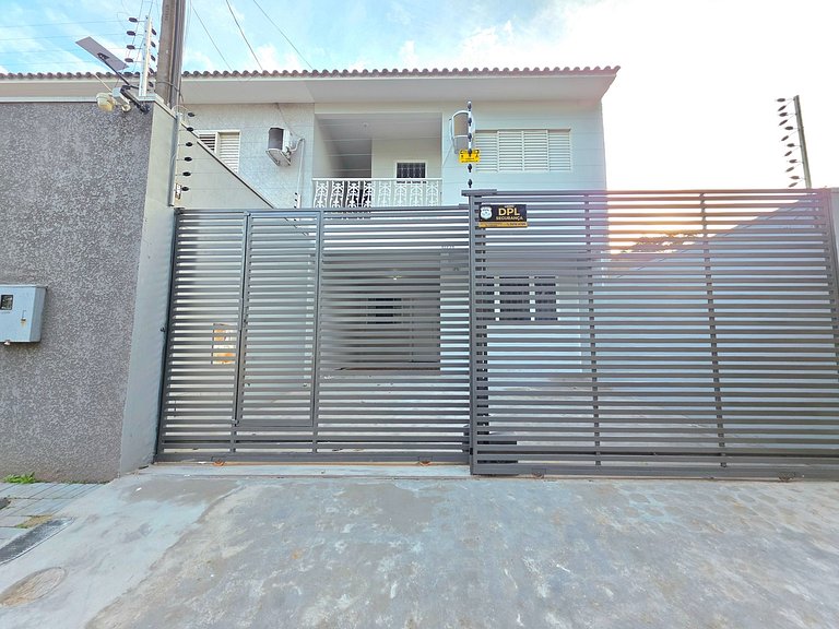 Sobrado completo com 3 quartos, próximo do centro
