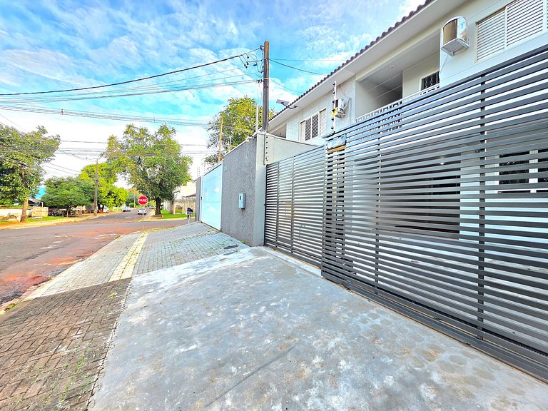 Sobrado completo com 3 quartos, próximo do centro