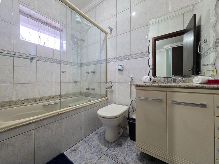Sobrado completo com 3 quartos, próximo do centro