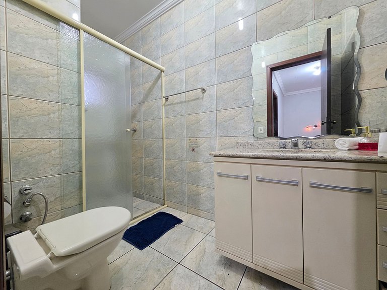 Sobrado completo com 3 quartos, próximo do centro