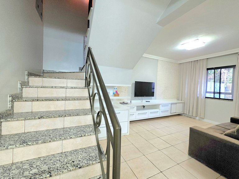Sobrado completo com 3 quartos, próximo do centro