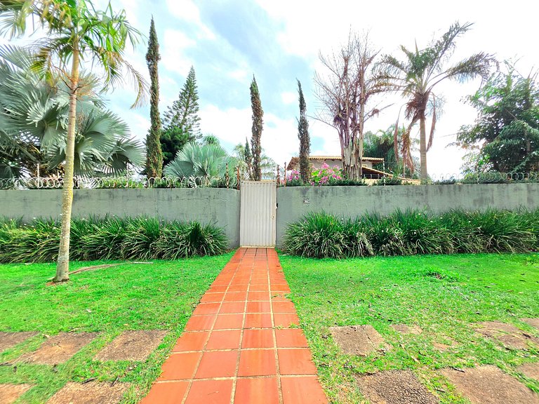 Casa 6 Quartos Ampla com área verde 5 min Centro