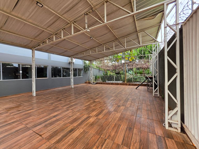 Casa 6 Quartos Ampla com área verde 5 min Centro