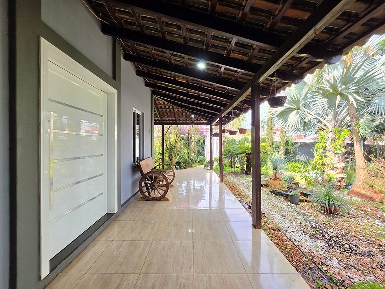 Casa 6 Quartos Ampla com área verde 5 min Centro