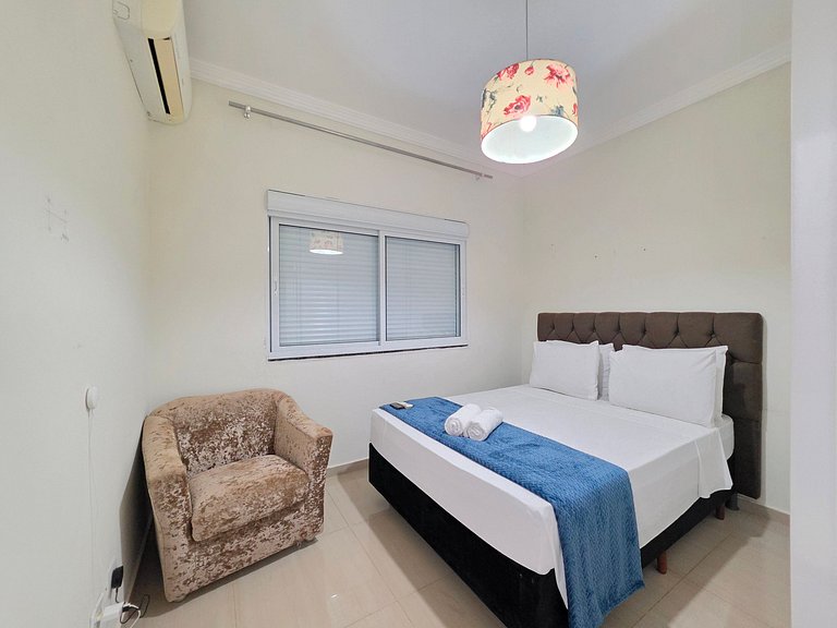 Casa 6 Quartos Ampla com área verde 5 min Centro