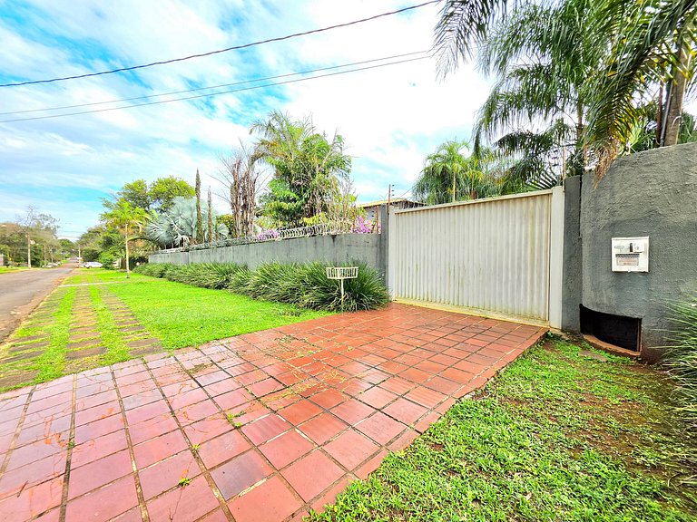 Casa 6 Quartos Ampla com área verde 5 min Centro