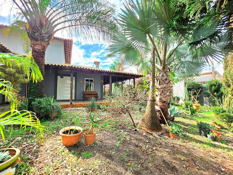 Casa 6 Quartos Ampla com área verde 5 min Centro
