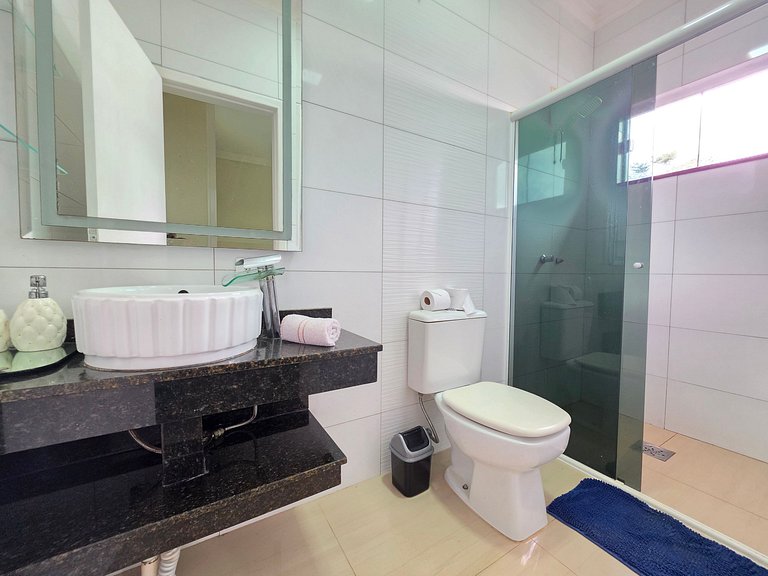 Casa 6 Quartos Ampla com área verde 5 min Centro