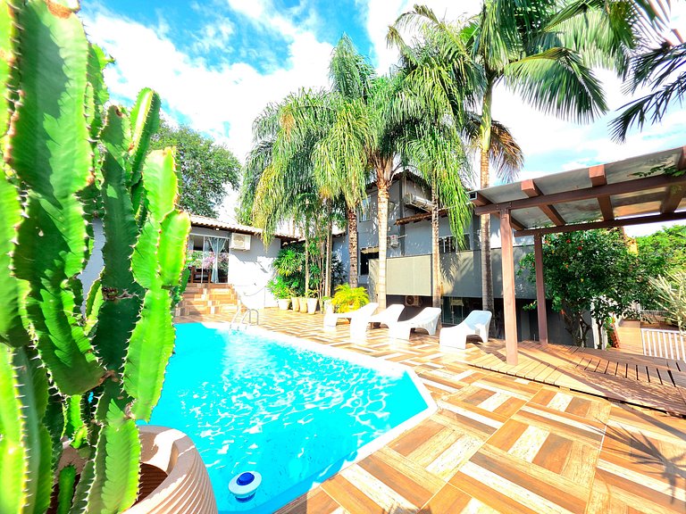 Casa 6 Quartos Ampla com área verde 5 min Centro