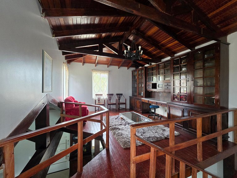 Casa 6 Quartos Ampla com área verde 5 min Centro