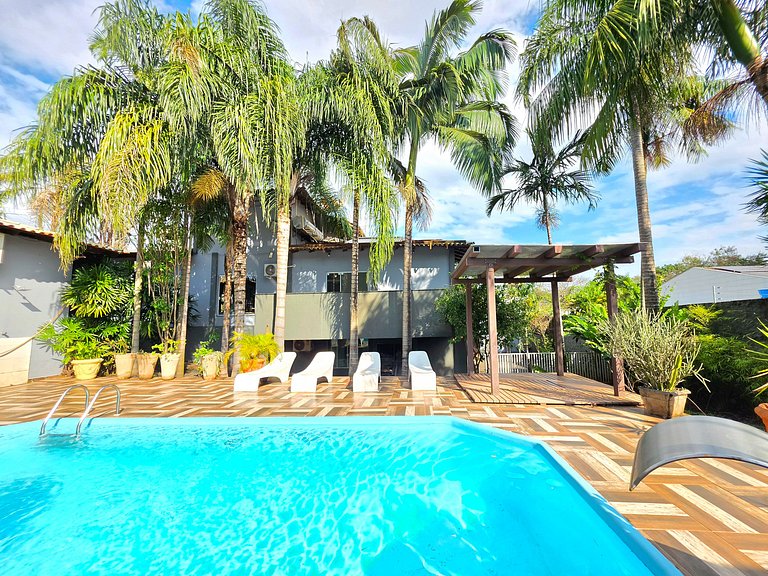 Casa 6 Quartos Ampla com área verde 5 min Centro