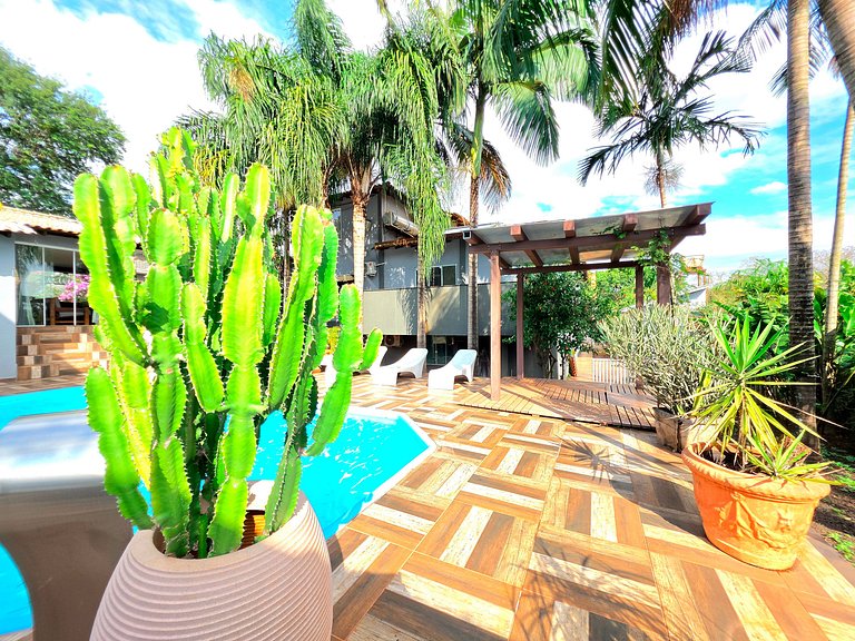 Casa 6 Quartos Ampla com área verde 5 min Centro