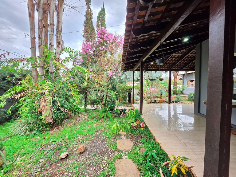 Casa 6 Quartos Ampla com área verde 5 min Centro