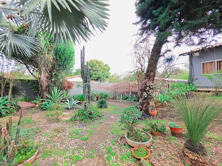 Casa 6 Quartos Ampla com área verde 5 min Centro