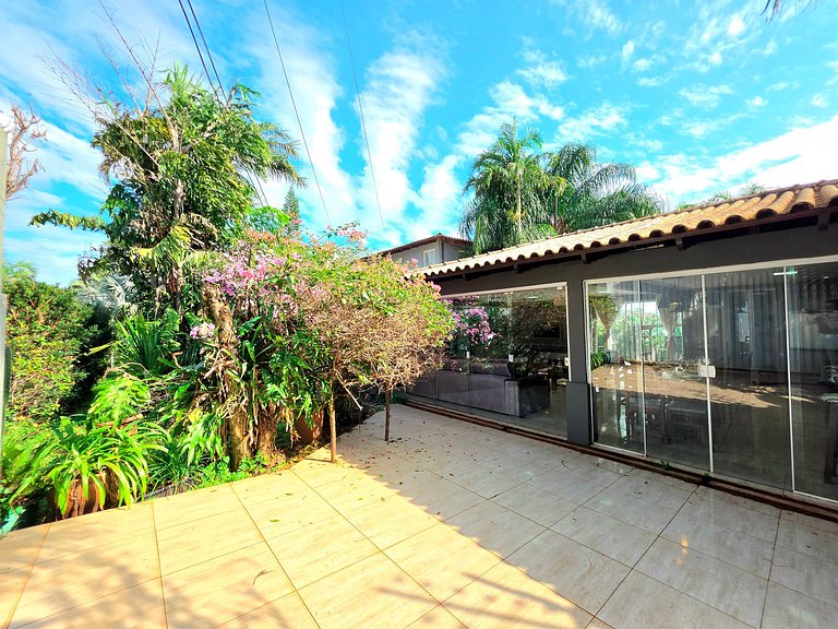 Casa 6 Quartos Ampla com área verde 5 min Centro
