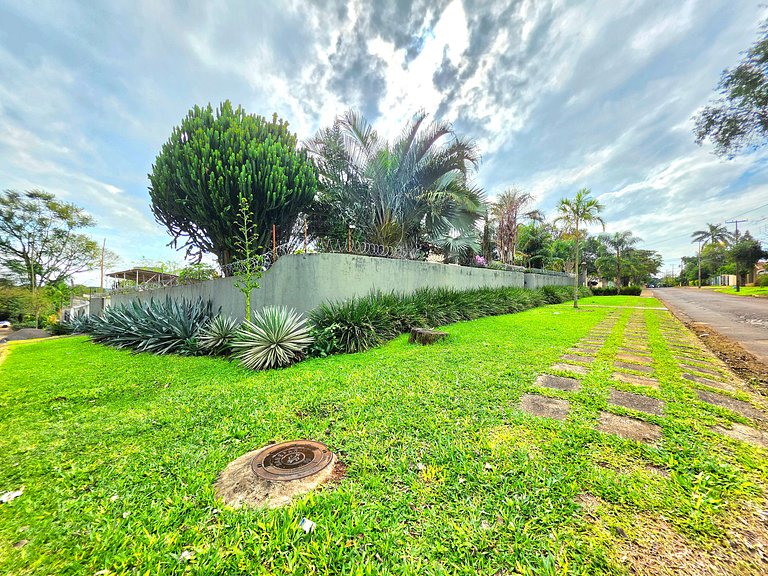 Casa 6 Quartos Ampla com área verde 5 min Centro