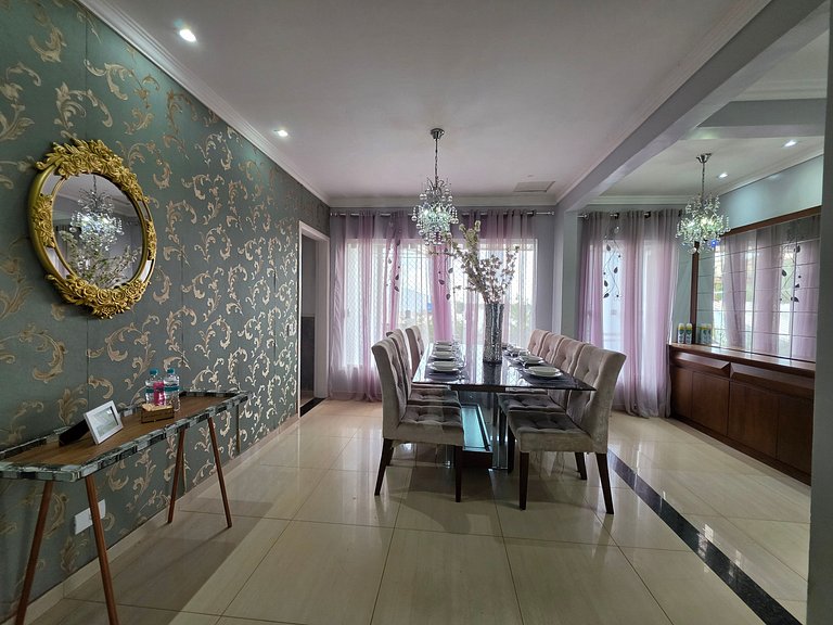 Casa 6 Quartos Ampla com área verde 5 min Centro