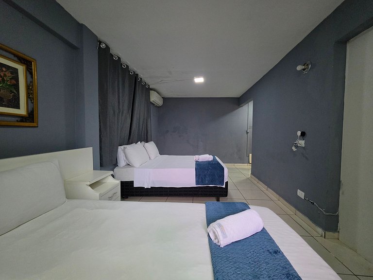 Casa 6 Quartos Ampla com área verde 5 min Centro