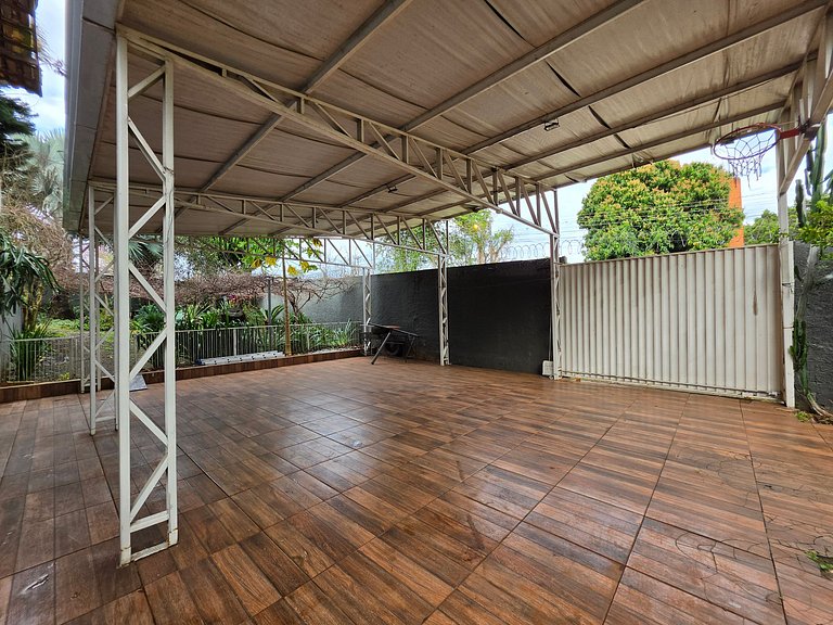Casa 6 Quartos Ampla com área verde 5 min Centro